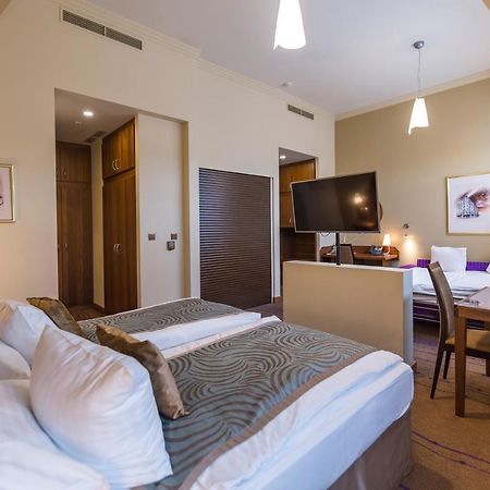 Merchants Crown Suites And Spa Prag Exterior foto Suite