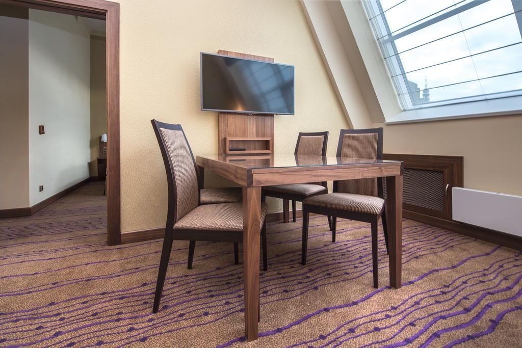 Merchants Crown Suites And Spa Prag Exterior foto A suite at the hotel