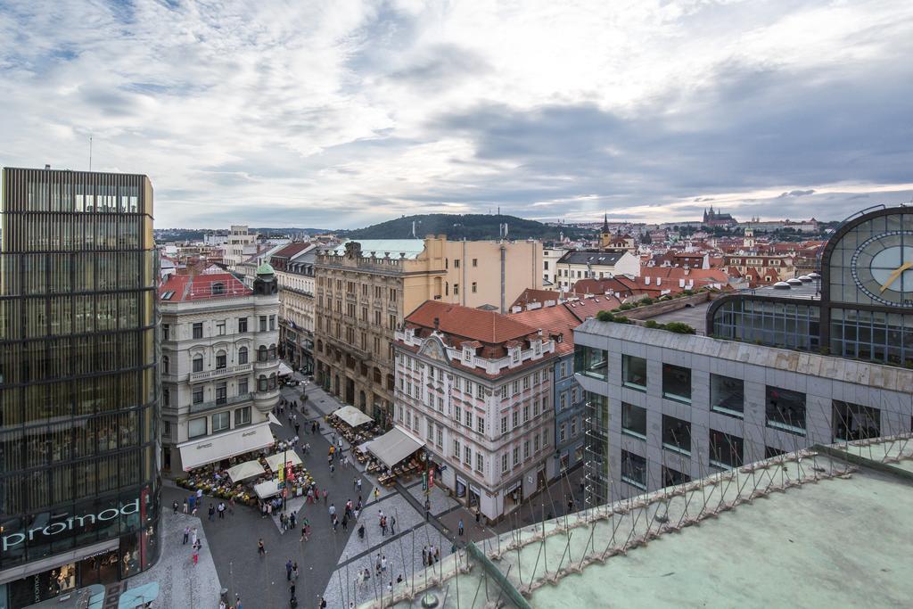 Merchants Crown Suites And Spa Prag Exterior foto View of the city centre
