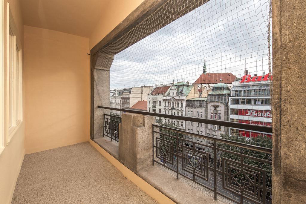 Merchants Crown Suites And Spa Prag Exterior foto A balcony in Vienna