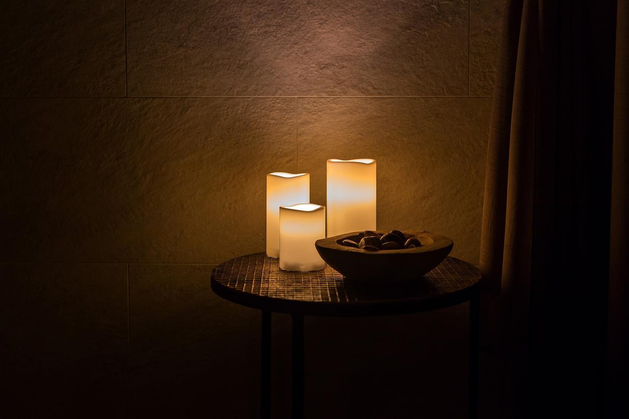 Merchants Crown Suites And Spa Prag Exterior foto Candles