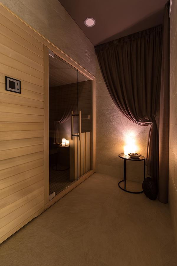 Merchants Crown Suites And Spa Prag Exterior foto A modern Finnish sauna