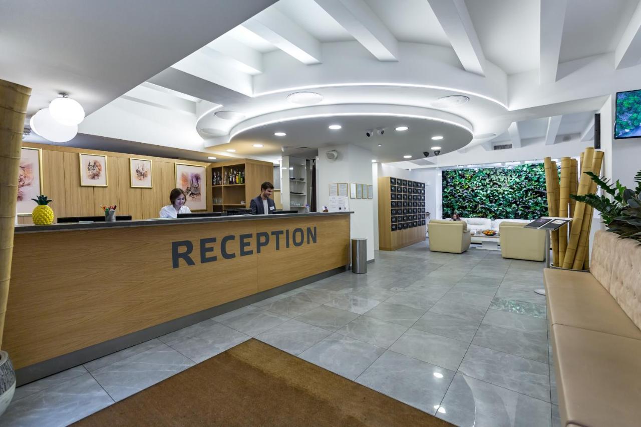 Merchants Crown Suites And Spa Prag Exterior foto Reception
